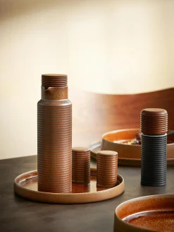 essig und ölflasche, brown